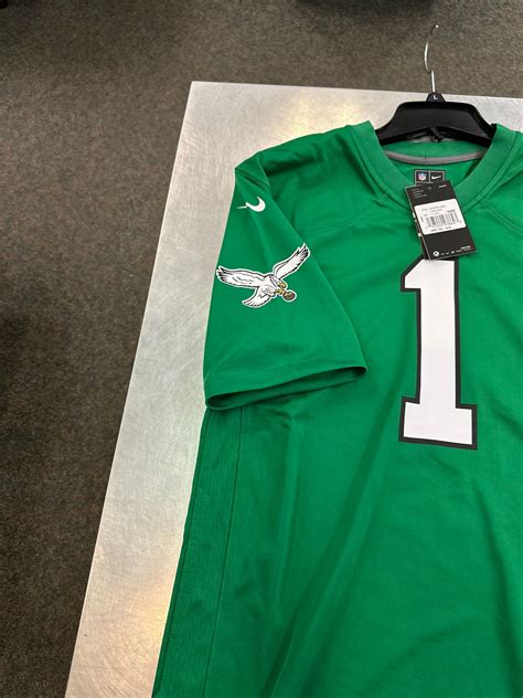 BREAKING: Eagles’ Kelly Green Throwback Jerseys。